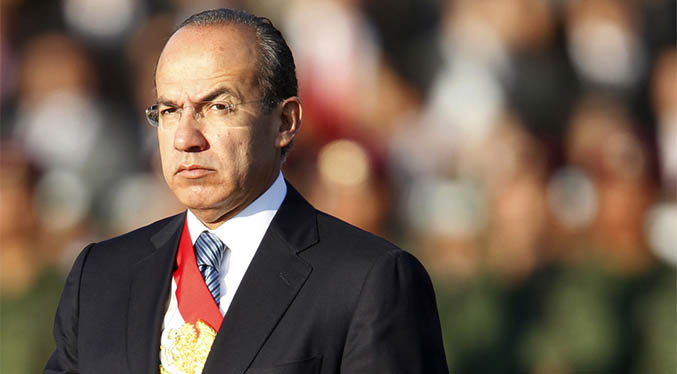 Expresidente mexicano Felipe Calderón ingresa en hospital por COVID-19