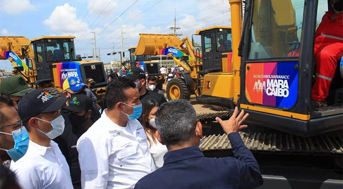 Alcalde Casanova entrega nueva maquinaria para reforzar la limpieza en Maracaibo