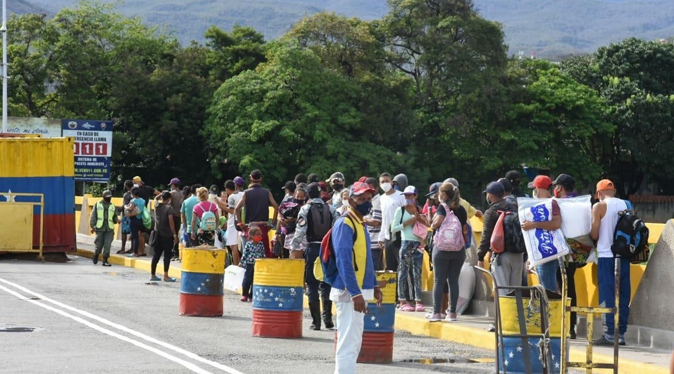 Gobierno colombiano establece sistema de pico y cédula para ingreso de venezolanos