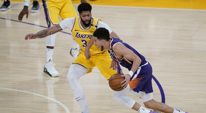 Suns despiden a campeón Lakers con Booker anotando 47 puntos