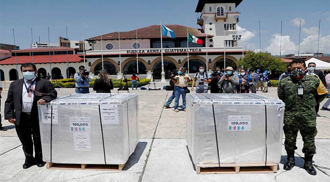 México dona 150 mil dosis de AstraZeneca a Guatemala