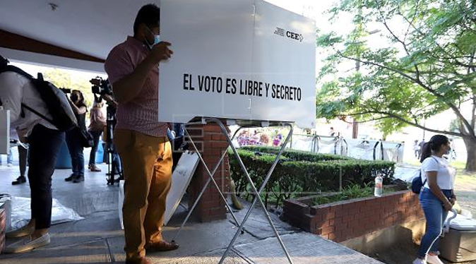 Cierran colegios electorales en comicios intermedios de México