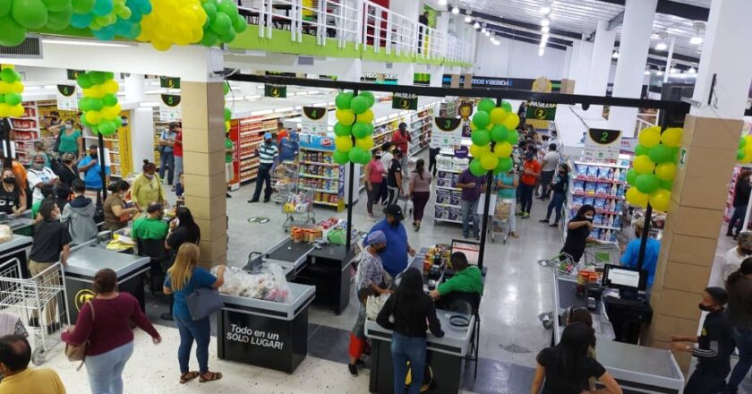 Fiorella Supermarket abre hipermercado en el corredor vial Amparo