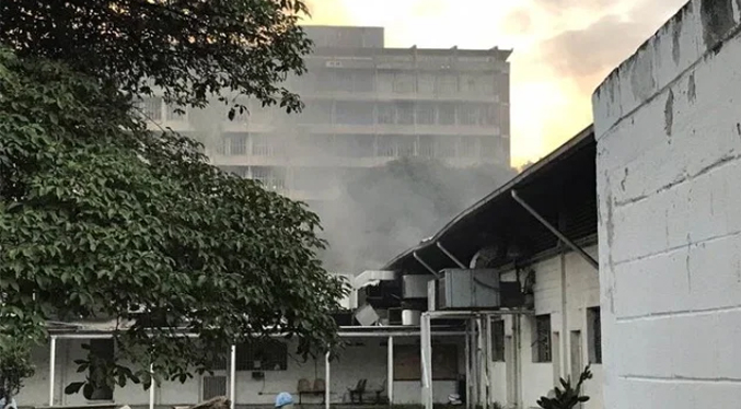 Reportan un incendio en Facultad de Ciencias Jurídicas y Políticas de la UCV (Videos+Fotos)