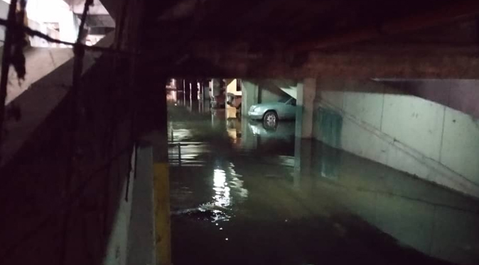 Inundación de aguas negras en sótano tres pone en peligro estabilidad de edificios de Parque Central