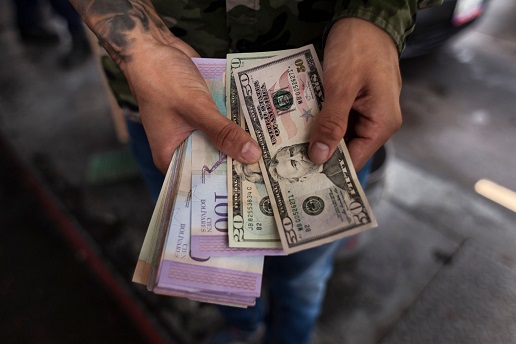 Asdrúbal Oliveros: Si el Gobierno por las elecciones inyecta muchos bolívares, el dólar llegaría a 16 millones