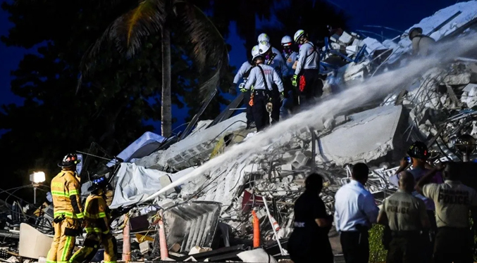 Continúa la búsqueda de sobrevivientes en el derrumbe del edificio en Miami