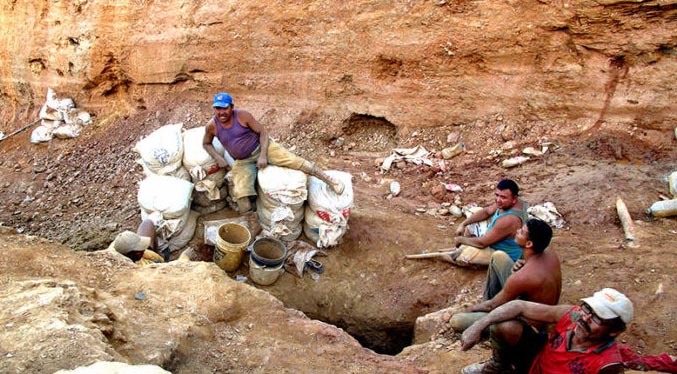 Mafias se enfrentan por control de mina de oro en Tumeremo
