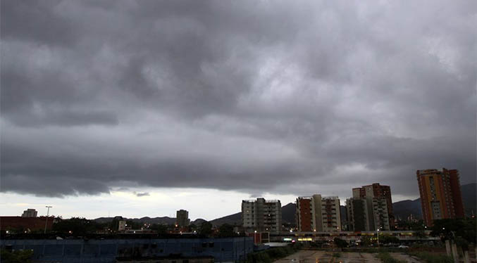 Paso de la onda tropical número 4 se mantiene en el país