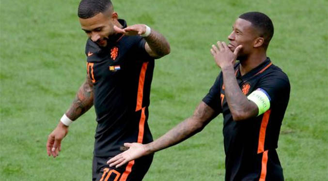 Países Bajos golea y avanza a los octavos de final de la Eurocopa