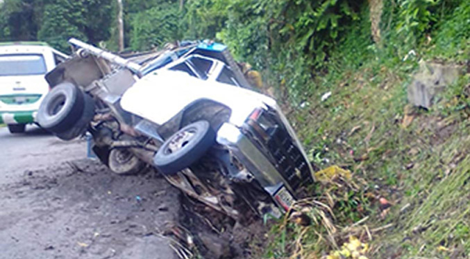 Un muerto deja accidente de camión 350 sin frenos en Táchira