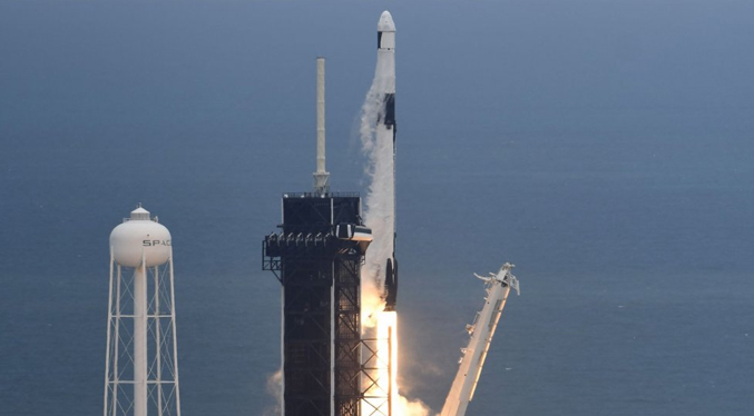 El cohete SpaceX Falcon 9 lanza carga a la estación espacial