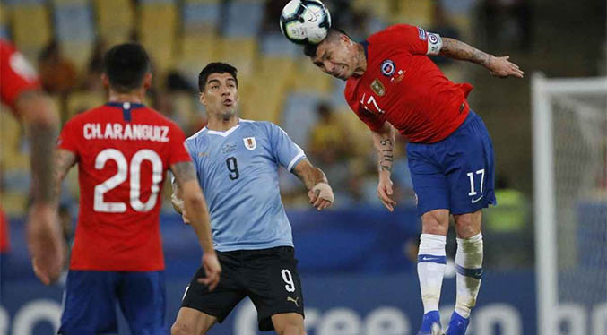 Uruguay logra un valioso empate ante Chile