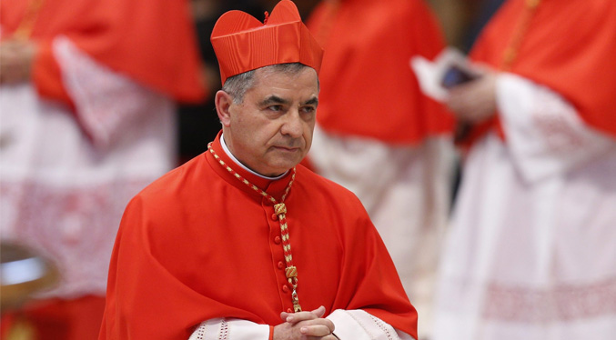 El Vaticano emprende acciones legales contra el cardenal Angelo Becciu