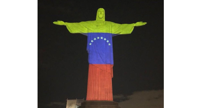 El Cristo Redentor de Brasil  y patrimonios argentinos iluminados del tricolor venezolano
