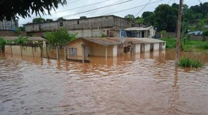 Lluvias colapsan El Callao por falta de mantenimiento a sistema de drenaje