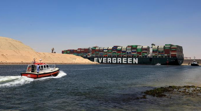 Portacontenedores «Ever Given» zarpa del Canal de Suez tras 100 días inmovilizado