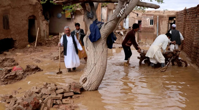 Al menos 40 personas mueren tras inundaciones en el este de Afganistán