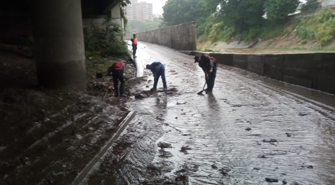 Se registran intensas lluvias en Caracas (Videos)