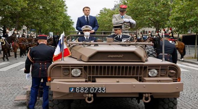 Macron preside desfile militar de la Fiesta Nacional francesa en París