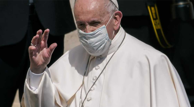 El papa Francisco es operado con éxito