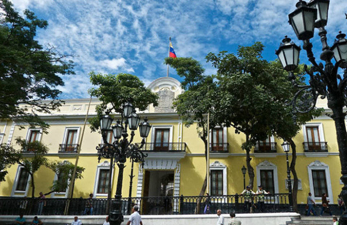 Venezuela rechaza que Chile acoja a Emilio Graterón en embajada en Caracas
