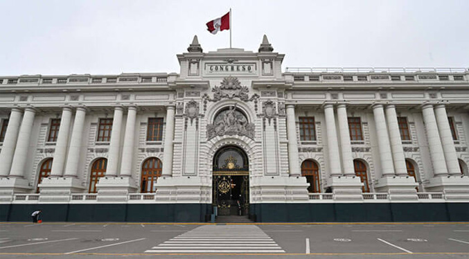 Perú: Congreso desacata fallo y sigue con elección del Tribunal Constitucional