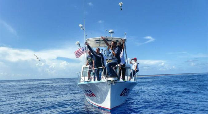 Flotilla regresa a Miami tras lanzar fuegos artificiales cerca de Cuba