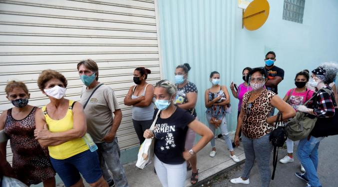 Familiares buscan a detenidos durante protestas en Cuba