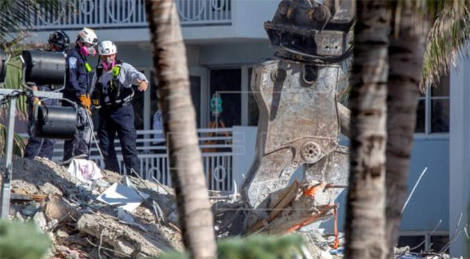 Aumentan a 22 las muertes confirmadas en el derrumbe en Miami-Dade