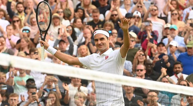 Federer eleva el nivel y avanza de ronda en Wimbledon