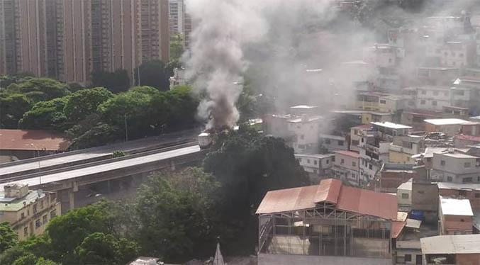 Delincuentes de la Cota 905 queman una gandola en la entrada del túnel El Cementerio