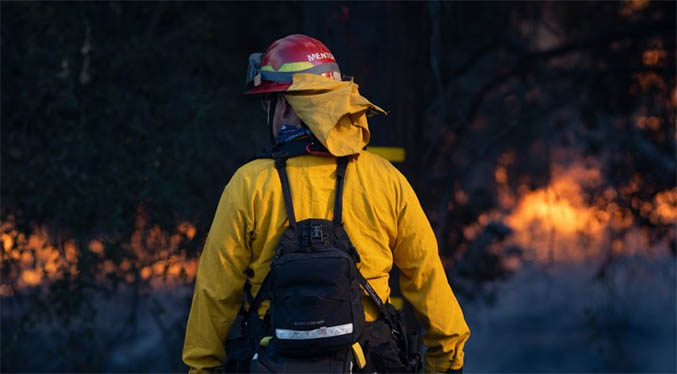 Gran incendio en California provoca la evacuación de 8.000 personas