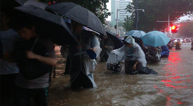 China: Aumentan a 56 los muertos por inundaciones