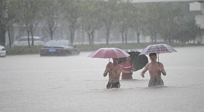 China: 33 muertos y ocho desaparecidos por inundaciones