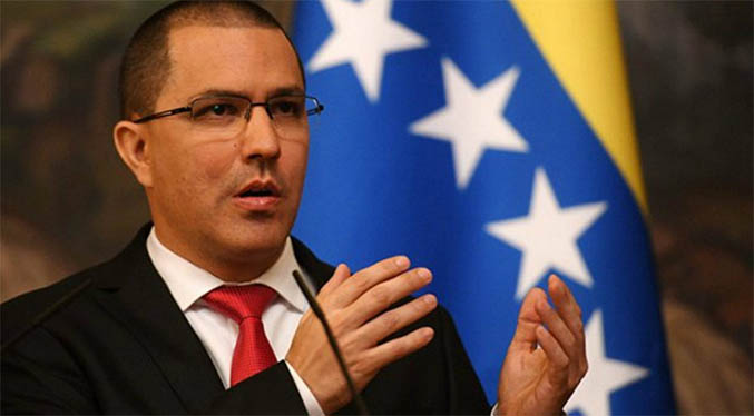 Arreaza rechaza ataques contra la colaboración de Cuba con Venezuela