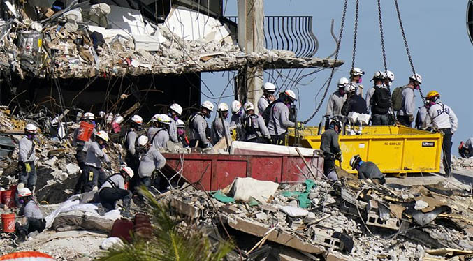 Finaliza tarea de recuperación de cuerpos en derrumbe de edificio en Miami