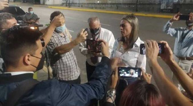 Jefa de Información de 800 Noticias Mildred Manrique, denunció que la FAES llegó a su residencia