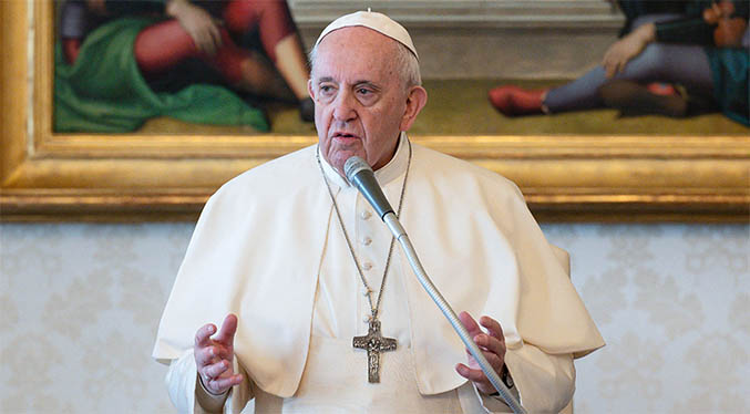 Hospitalizan al papa Francisco en Roma para ser operado de un problema de colon