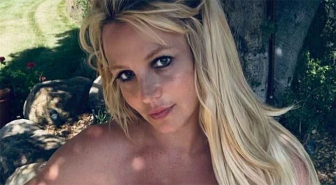 Britney Spears posa en topless en medio de una campaña por su libertad (Foto)