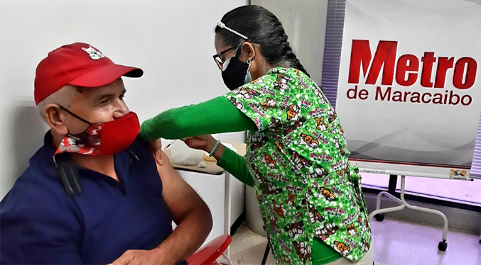 Gobernación vacuna a 300 transportistas de Zulia