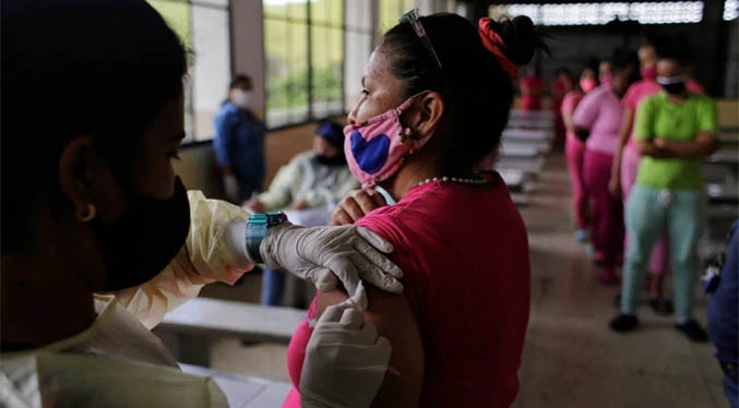 Inicia vacunación contra el COVID-19 en cárceles de Venezuela