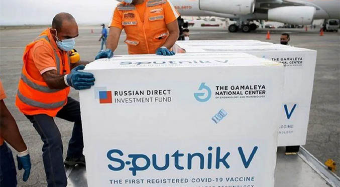 Retrasos en producción y distribución en Rusia frenan vacunación en países que dependen de la Sputnik V