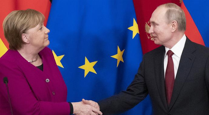 Angela Merkel viaja a Moscú y Kiev por última vez como canciller