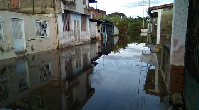 Reportan daños en viviendas por inundaciones en Aragua