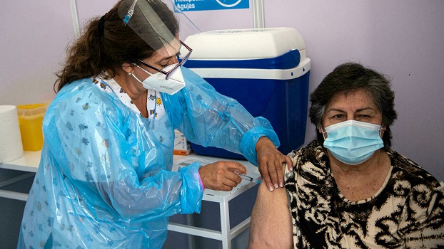 Chile confirma tercera dosis para vacunados con la china CoronaVac