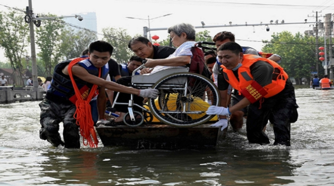 Al menos 302 personas fallecen y 50 desaparecidas por inundaciones en China