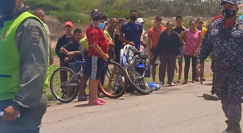 Choque entre moto y vehículo deja un agricultor lesionado en la carretera Falcón- Zulia