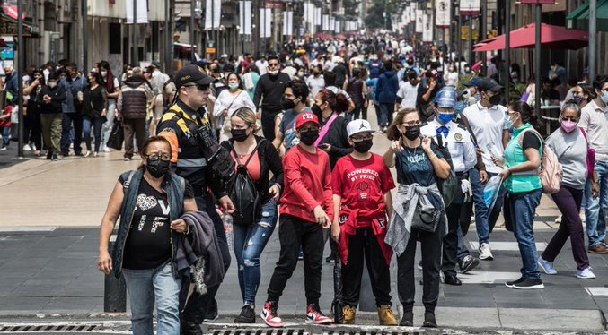 México supera los 250,000 muertos por la COVID-19 con nuevo récord de contagios