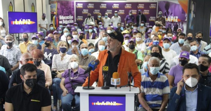 Ismael León declina su aspiración y apoya a Ecarri a la alcaldía de Caracas